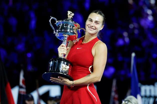 Aryna Sabalenka holds the trophy, trophy, womens singles, award ceremony, presentation, Australian Open 2024, Melbourne Park, Melbourne, Victoria, Australia Copyright: xJuergenxHasenkopfx