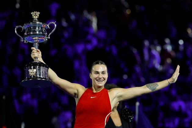Aryna Sabalenka holds the trophy, trophy, womens singles, award ceremony, presentation, Australian Open 2024, Melbourne Park, Melbourne, Victoria, Australia Copyright: xJuergenxHasenkopfx