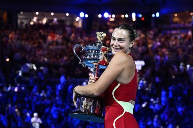 TENNIS AUSTRALIAN OPEN, Aryna Sabalenka of Belarus poses with the Daphne Akhurst Memorial Trophy following her Women?s Singles Final win over Qinwen Zheng of China on Rod Laver Arena on Day 14 of the 2024 Australian Open at Melbourne Park in Melbourne, Thursday, January 25, 2024. ( NO ARCHIVING, EDITORIAL USE ONLY, NO USE IN BOOKS WITHOUT CONSENT MELBOURNE VICTORIA AUSTRALIA  Copyright: xJOELxCARRETTx 20240127001894246022
