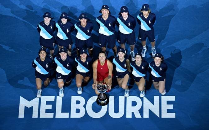 TENNIS AUSTRALIAN OPEN, Aryna Sabalenka of Belarus poses with ball kids and the Daphne Akhurst Memorial Trophy after winning the Women?s Singles Final against Qinwen Zheng of China on Rod Laver Arena on Day 14 of the 2024 Australian Open at Melbourne Park in Melbourne, Thursday, January 25, 2024. ( NO ARCHIVING, EDITORIAL USE ONLY, NO USE IN BOOKS WITHOUT CONSENT MELBOURNE VICTORIA AUSTRALIA  Copyright: xJAMESxROSSx 20240127001894246741