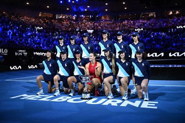 TENNIS AUSTRALIAN OPEN, Aryna Sabalenka of Belarus poses with the ball kids and the Daphne Akhurst Memorial Trophy following her Women?s Singles Final win over Qinwen Zheng of China on Rod Laver Arena on Day 14 of the 2024 Australian Open at Melbourne Park in Melbourne, Thursday, January 25, 2024. ( NO ARCHIVING, EDITORIAL USE ONLY, NO USE IN BOOKS WITHOUT CONSENT MELBOURNE VICTORIA AUSTRALIA  Copyright: xJOELxCARRETTx 20240127001894247427