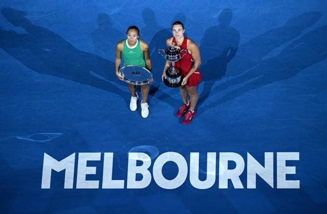 TENNIS AUSTRALIAN OPEN, Qinwen Zheng of China (left) and Aryna Sabalenka of Belarus pose for photographs following the Women?s Singles Final on Rod Laver Arena on Day 14 of the 2024 Australian Open at Melbourne Park in Melbourne, Thursday, January 25, 2024. ( NO ARCHIVING, EDITORIAL USE ONLY, NO USE IN BOOKS WITHOUT CONSENT MELBOURNE VICTORIA AUSTRALIA  Copyright: xJAMESxROSSx 20240127001894247561