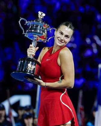 Aryna Sabalenka holds the trophy, trophy, womens singles, award ceremony, presentation, Australian Open 2024, Melbourne Park, Melbourne, Victoria, Australia Copyright: xJuergenxHasenkopfx