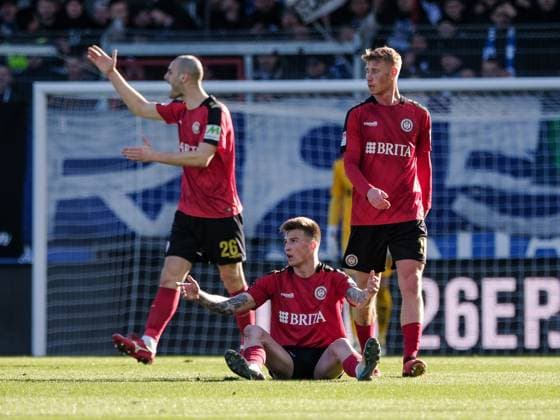 Franko Kovacevic SV Wehen Wiesbaden, 14 aergert sich, GER, SV Wehen Wiesbaden vs Hertha BSC, Football, 2 Bundesliga, Matchday 19, Season 2023 2024, 27 01 2024 DFL REGULATIONS PROHIBIT ANY USE OF PHOTOGRAPHS AS IMAGE SEQUENCES AND OR QUASI VIDEO GER, SV Wehen Wiesbaden vs Hertha BSC, Football, 2 Bundesliga, Matchday 19, Season 2023 2024, 27 01 2024 Wiesbaden Copyright: xEibner-Pressefoto FlorianxWieganx EP_FWD