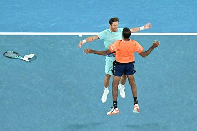 TENNIS AUSTRALIAN OPEN, Matthew Ebden (top) of Australia and Rohan Bopanna (bottom) of India celebrate their Men?s Doubles final win over Simone Bolelli and Andrea Vavassori of Italy on Rod Laver Arena on Day 14 of the 2024 Australian Open at Melbourne Park in Melbourne, Thursday, January 25, 2024. ( NO ARCHIVING, EDITORIAL USE ONLY, NO USE IN BOOKS WITHOUT CONSENT MELBOURNE VICTORIA AUSTRALIA  Copyright: xJAMESxROSSx 20240127001894276453