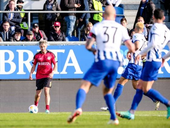 Thijmen Goppel SV Wehen Wiesbaden, 9 on the ball, GER, SV Wehen Wiesbaden vs Hertha BSC, Football, 2 Bundesliga, Matchday 19, Season 2023 2024, 27 01 2024 DFL REGULATIONS PROHIBIT ANY USE OF PHOTOGRAPHS AS IMAGE SEQUENCES AND OR QUASI VIDEO GER, SV Wehen Wiesbaden vs Hertha BSC, Football, 2 Bundesliga, Matchday 19, Season 2023 2024, 27 01 2024 Wiesbaden Copyright: xEibner-Pressefoto FlorianxWieganx EP_FWD