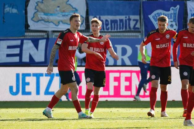 27 01 2024, xavx, Fussball 2 Bundesliga, SV Wehen Wiesbaden Hertha BSC Berlin emspor, v l Franko Kovacevic SV Wehen Wiesbaden celebrate the goal, Der Torjubel zum 2 0 DFL DFB REGULATIONS PROHIBIT ANY USE OF PHOTOGRAPHS as IMAGE SEQUENCES and or QUASI VIDEO Wiesbaden