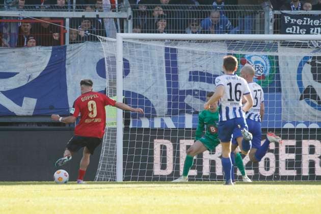 27 01 2024, xavx, Fussball 2 Bundesliga, SV Wehen Wiesbaden Hertha BSC Berlin emspor, v l Thijmen Goppel SV Wehen Wiesbaden Goal scored, scores the goal to 3 1 DFL DFB REGULATIONS PROHIBIT ANY USE OF PHOTOGRAPHS as IMAGE SEQUENCES and or QUASI VIDEO Wiesbaden
