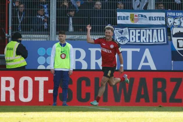 27 01 2024, xavx, Soccer 2 Bundesliga, SV Wehen Wiesbaden Hertha BSC Berlin emspor, v l Thijmen Goppel SV Wehen Wiesbaden celebrate the goal, Der Torjubel zum 3 1 DFL DFB REGULATIONS PROHIBIT ANY USE OF PHOTOGRAPHS as IMAGE SEQUENCES and or QUASI VIDEO Wiesbaden