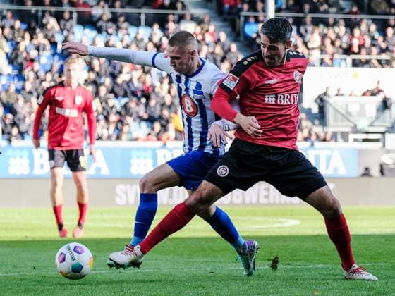 Palko Dardei Hertha BSC, 27 in duel with Sascha Mockenhaupt SV Wehen Wiesbaden, 4 , GER, SV Wehen Wiesbaden vs Hertha BSC, Soccer, 2 Bundesliga, Matchday 19, Season 2023 2024, 27 01 2024 DFL REGULATES PROHIBIT ANY USE OF PHOTOGRAPHS AS IMAGE SEQUENCES AND OR QUASI VIDEO GER, SV Wehen Wiesbaden vs Hertha BSC, Football, 2 Bundesliga, Matchday 19, Season 2023 2024, 27 01 2024 Wiesbaden Copyright: xEibner-Pressefoto FlorianxWieganx EP_FWD