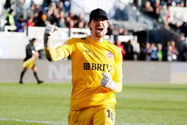 27 01 2024, xavx, Soccer 2 Bundesliga, SV Wehen Wiesbaden Hertha BSC Berlin emspor, v l Goalkeeper Florian Stritzel SV Wehen Wiesbaden cheers after the end of the match DFL DFB REGULATIONS PROHIBIT ANY USE OF PHOTOGRAPHS as IMAGE SEQUENCES and or QUASI VIDEO Wiesbaden