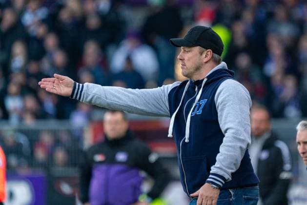 Lukas Kwasniok SC Paderborn 07, Coach GER, VfL Osnabrueck vs SC Paderborn 07, Football, 2 Bundesliga, Matchday 19, Season 2023 2024, 27 01 2024 DFL REGULATIONS PROHIBIT ANY USE OF PHOTOGRAPHS AS IMAGE SEQUENCES AND OR QUASI VIDEO VfL Osnabrueck vs SC Paderbron 07, Football, 2 Bundesliga, Matchday 19, Season 2023 2024, 27 01 2024 Osnabrueck Copyright: xEibner-Pressefoto FabioxDeinertx EP_FDT