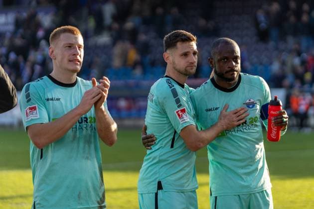 Laurin Curda SC Paderborn 07, 17 , Marco Schuster SC Paderborn 07, 06 , David Kinsombi SC Paderborn 07, 08 GER, VfL Osnabrueck vs SC Paderborn 07, Football, 2 Bundesliga, Matchday 19, Season 2023 2024, 27 01 2024 DFL REGULATES PROHIBIT ANY USE OF PHOTOGRAPHS AS IMAGE SEQUENCES AND OR QUASI VIDEO VfL Osnabrueck vs SC Paderbron 07, Football, 2 Bundesliga, Matchday 19, Season 2023 2024, 27 01 2024 Osnabrueck Copyright: xEibner-Pressefoto FabioxDeinertx EP_FDT