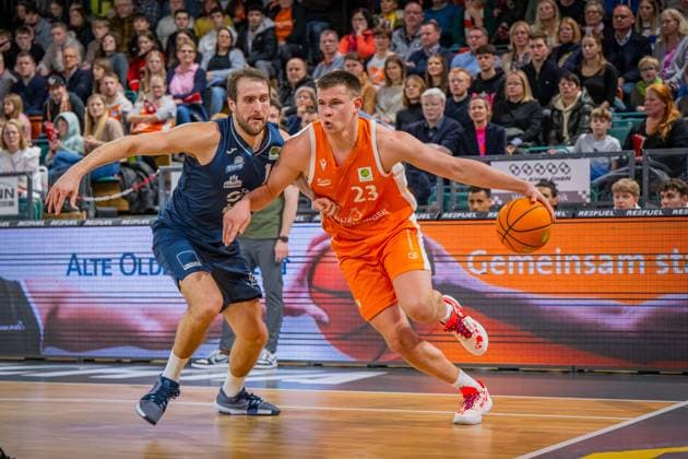 Sport Themen der Woche KW04 Sport Bilder des Tages 2. Basketball Bundesliga, Barmer BBL, Saison 2023 2024, Herren, Hauptrunde, 19. Spieltag, 27.01.2024, RASTA Vechta II - Dresden Titans Kaden Anderson ( 23 - RASTA Vechta II) in Aktion Vechta RASTA Dome Niedersachsen Deutschland *** 2 Basketball Bundesliga, Barmer BBL, Season 2023 2024, Men, Main Round, Matchday 19, 27 01 2024, RASTA Vechta II Dresden Titans Kaden Anderson 23 RASTA Vechta II in action Vechta RASTA Dome Lower Saxony Germany