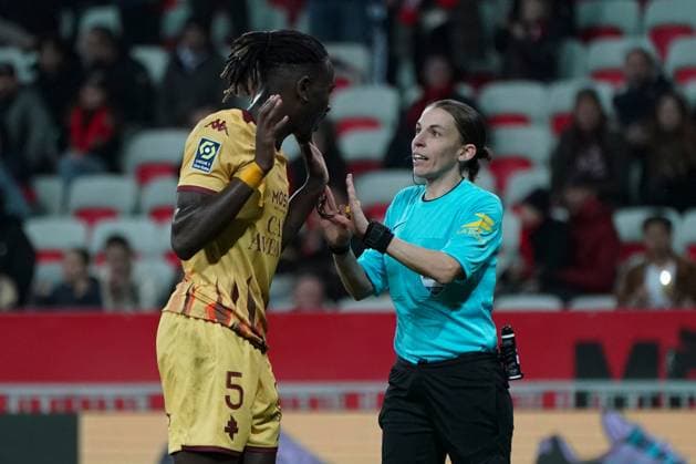 Stephanie Frappart (arbitre) - Fali CandÃ (FC Metz) FOOTBALL : OGC Nice vs FC Metz - Ligue 1 Uber Eats - Nice - 27 01 2024 NorbertScanella Panoramic 