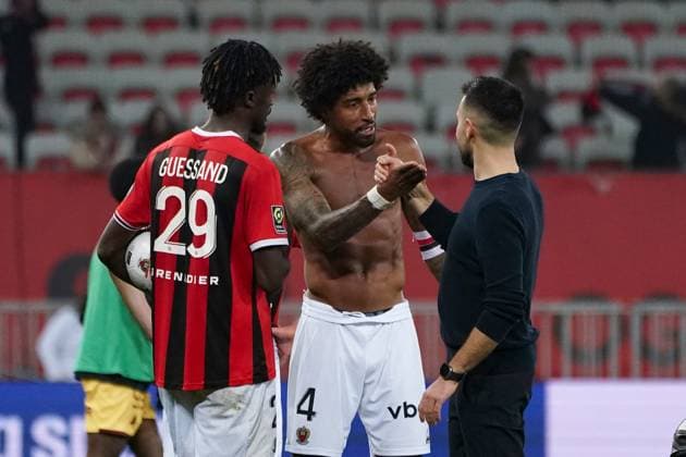 Evann Guesssand (OGC Nice) - Dante (OGC Nice) - Francesco Farioli (entraineur de l OGC Nice) FOOTBALL : OGC Nice vs FC Metz - Ligue 1 Uber Eats - Nice - 27 01 2024 NorbertScanella Panoramic 
