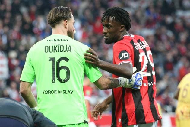 RECORD DATE NOT STATED OGCN METZ Serge Haouzi MAXPPP - Nice Nice le 26 Janvier 2024 au stade de l Allianz Riviera l OgcNice recoit Metz pour le compte de la dix neuvieme journee de Ligue 1 Uber Eats 2024. Le gardien messin Oukidja blesse par le nicois Guessand lors du match OgcNice Metz Nice France  Copyright: xMAXPPPxSergexHaouzix SHZ202401277451 SHZ202401277451