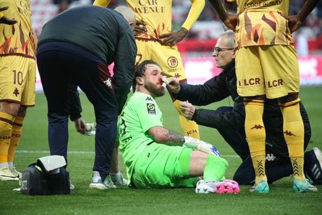 RECORD DATE NOT STATED OGCN METZ Serge Haouzi MAXPPP - Nice Nice le 26 Janvier 2024 au stade de l Allianz Riviera l OgcNice recoit Metz pour le compte de la dix neuvieme journee de Ligue 1 Uber Eats 2024. Le gardien messin Oukidja blesse par le nicois Guessand lors du match OgcNice Metz Nice France  Copyright: xMAXPPPxSergexHaouzix SHZ202401277457 SHZ202401277457