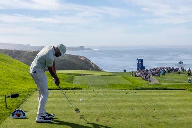 LA JOLLA, CA - JANUARY 27: Tony Finau drives off the 3rd hole tee during the final round of the PGA, Golf Herren Tour Farmer™s Insurance Open, at Torrey Pines Golf Course, Saturday, January 27, 2024, in La Jolla, California. (Photo by Tony Ding Icon Sportswire) GOLF: JAN 27 PGA Farmers Insurance Open EDITORIAL USE ONLY Icon46520240127044