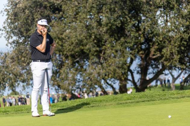 LA JOLLA, CA - JANUARY 27: Beau Hossler chews on his nails as he waits to putt on the second hole green during the final round of the PGA, Golf Herren Tour Farmer™s Insurance Open, at Torrey Pines Golf Course, Saturday, January 27, 2024, in La Jolla, California. (Photo by Tony Ding Icon Sportswire) GOLF: JAN 27 PGA Farmers Insurance Open EDITORIAL USE ONLY Icon46520240127047