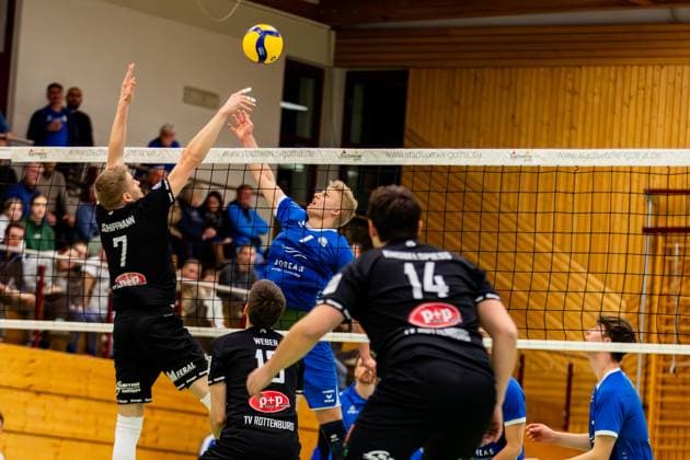 27 01 2024, GER, 2 BL Maenner Sued, Volleyball, Saison 2023 2024, Blue Volleys Gotha vs TV Rottenburg 1861 Schippmann, Timon TV Rottenburg 1861 Krochmann, Hannes Blue Volleys Gotha 99867 Gotha Ernestiner Halle Thüringen Germany