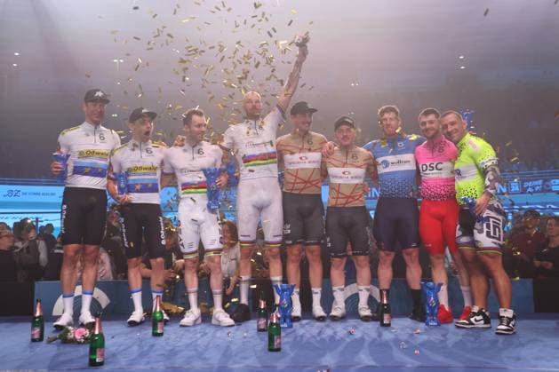 Bilder des Jahres 2024, Sport 01 Januar Sport Themen der Woche KW04 Sport Bilder des Tages DEU, 111. Berliner 6-Tagerennen, 28.01.2024, Velodrom, Berlin, DEU, 111. Berliner 6-Tagerennen, im Bild Siegerehrung, JAN-WILLEM VAN SCHIP (NED), YOERI HAVIK (NED), ALAN BANASZEK (POL), WOJCIECH PSZCZOLARSKI (POL), MORITZ AUGENSTEIN (GER), MORITZ MALCHAREK (GER), STEFAN BOETTICHER (GER), MATEUSZ RUDYK (POL), ROY VAN DEN BERG (NED) Foto: Juergen Engler nordphoto GmbH *** DEU, 111 Berliner 6 Tagerennen, 28 01 2024, Velodrom, Berlin, DEU, 111 Berliner 6 Tagerennen, in the picture award ceremony, JAN WILLEM VAN SCHIP NED , YOERI HAVIK NED , ALAN BANASZEK POL , WOJCIECH PSZCZOLARSKI POL , MORITZ AUGENSTEIN GER , MORITZ MALCHAREK GER , STEFAN BOETTICHER GER , MATEUSZ RUDYK POL , ROY VAN DEN BERG NED Photo Juergen Engler nordphoto GmbH nordphotoxGmbHx xEngler nph00076