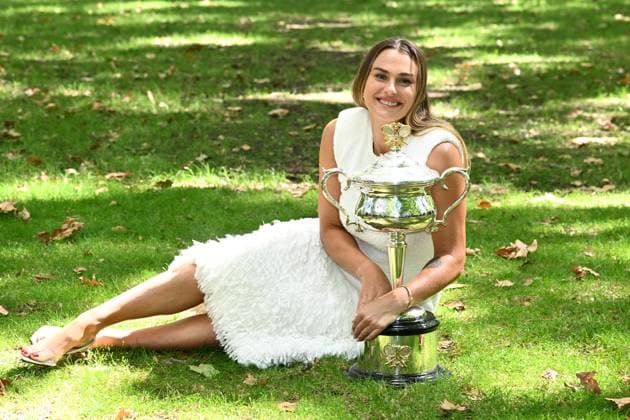 TENNIS AUSTRALIAN OPEN, Aryna Sabalenka of Belarus poses for a photo with the Daphne Akhurst Memorial Cup following her win over Qinwen Zheng of China in the Women?s Singles Final at the 2024 Australian Open tennis tournament in Melbourne, Sunday, January 28, 2024. ( NO ARCHIVING, EDITORIAL USE ONLY, NO USE IN BOOKS WITHOUT CONSENT MELBOURNE VICTORIA AUSTRALIA  Copyright: xJOELxCARRETTx 20240128001894571888