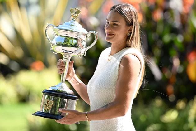 TENNIS AUSTRALIAN OPEN, Aryna Sabalenka of Belarus poses for a photo with the Daphne Akhurst Memorial Cup following her win over Qinwen Zheng of China in the Women?s Singles Final at the 2024 Australian Open tennis tournament in Melbourne, Sunday, January 28, 2024. ( NO ARCHIVING, EDITORIAL USE ONLY, NO USE IN BOOKS WITHOUT CONSENT MELBOURNE VICTORIA AUSTRALIA  Copyright: xJOELxCARRETTx 20240128001894574797