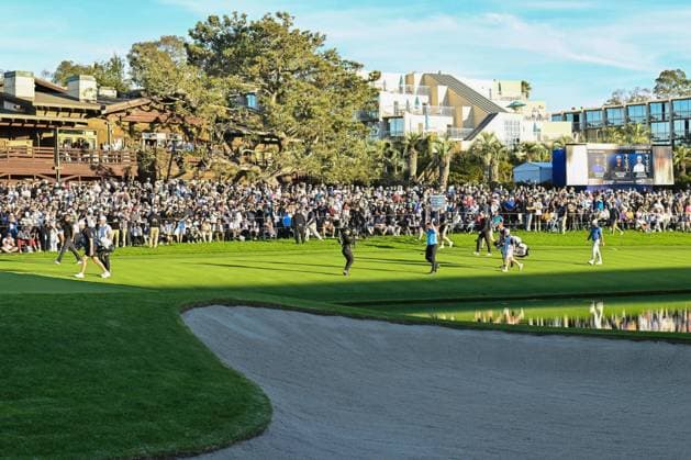 PGA, Golf Herren Golf 2024: Farmers Insurance Open JAN 27 January 27, 2024: The final three golfers of the tournament walk onto the 18th green during the final round of the Farmers Insurance Open at Torrey Pines South in San Diego, California. Justin Fine CSM (Credit Image: Justin Fine Cal Media) San Diego Ca USA EDITORIAL USE ONLY Copyright: xx ZUMA-20240127_zma_c04_387.jpg JustinxFinex csmphotothree227806