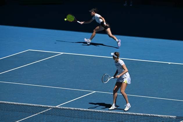 TENNIS AUSTRALIAN OPEN, Su-Wei Hsieh (top left) of Chinese Taipei and Elise Mertens (right) of Belgium in action during the Women?s Doubles final against Lyudmyla Kichenok of Ukraine and Jelena Ostapemko of Latvia on Rod Laver Arena on Day 15 of the 2024 Australian Open at Melbourne Park in Melbourne, Thursday, January 25, 2024. ( NO ARCHIVING, EDITORIAL USE ONLY, NO USE IN BOOKS WITHOUT CONSENT MELBOURNE VICTORIA AUSTRALIA  Copyright: xJAMESxROSSx 20240128001894656752