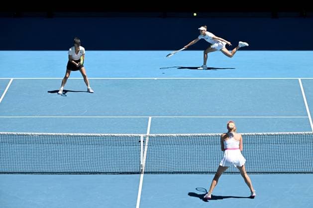 Sport Bilder des Tages TENNIS AUSTRALIAN OPEN, Su-Wei Hsieh (left) of Chinese Taipei and Elise Mertens (right) of Belgium in action during the Women?s Doubles final against Lyudmyla Kichenok (bottom) of Ukraine and Jelena Ostapemko of Latvia on Rod Laver Arena on Day 15 of the 2024 Australian Open at Melbourne Park in Melbourne, Thursday, January 25, 2024. ( NO ARCHIVING, EDITORIAL USE ONLY, NO USE IN BOOKS WITHOUT CONSENT MELBOURNE VICTORIA AUSTRALIA  Copyright: xJAMESxROSSx 20240128001894661936