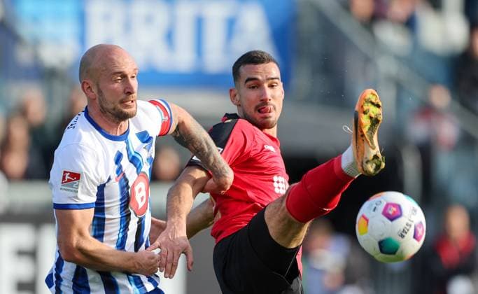 Soccer 2 BL SV Wehen Wiesbaden Hertha BSC Berlin 27 01 24, Toni Leistner Hertha , Ivan Prtajin SVWW ,