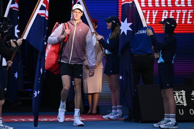TENNIS AUSTRALIAN OPEN, Jannik Sinner of Italy walks on to Centre Court for the Men?s Singles final against Daniil Medvedev of Russia on Rod Laver Arena on Day 15 of the 2024 Australian Open at Melbourne Park in Melbourne, Sunday, January 28, 2024. ( NO ARCHIVING, EDITORIAL USE ONLY, NO USE IN BOOKS WITHOUT CONSENT MELBOURNE VICTORIA AUSTRALIA  Copyright: xJOELxCARRETTx 20240128001894702087