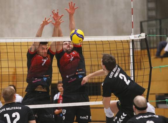 BAU 27 01 2024 Ludwigsburg Volleyball Barock Volleys MTV Ludwigsburg vs GSVE Delitzsch, f l Moritz Langjahr, Niklas Henseling LB , Karl Erik Pöhntzsch Delitzsch
