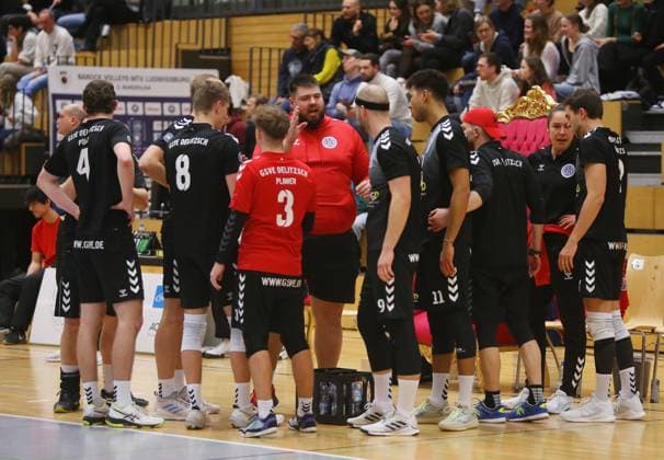 BAU 27 01 2024 Ludwigsburg Volleyball Barock Volleys MTV Ludwigsburg vs GSVE Delitzsch, coach Bendekt Bauer Deitzsch, center in red