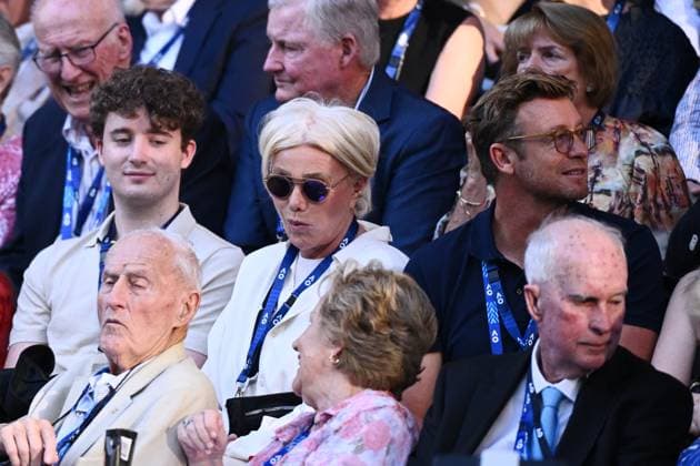 TENNIS AUSTRALIAN OPEN, Deborah Lee Furness (centre) and Simon Baker (right) watch Daniil Medvedev of Russia in action during the Men?s Singles final against Jannik Sinner of Italy on Rod Laver Arena on Day 15 of the 2024 Australian Open at Melbourne Park in Melbourne, Sunday, January 28, 2024. ( NO ARCHIVING, EDITORIAL USE ONLY, NO USE IN BOOKS WITHOUT CONSENT MELBOURNE VICTORIA AUSTRALIA  Copyright: xJOELxCARRETTx 20240128001894702938