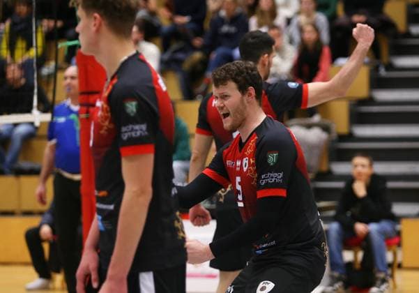 BAU 27 01 2024 Ludwigsburg Volleyball Barock Volleys MTV Ludwigsburg vs GSVE Delitzsch, Steffen Haußmann LB, center cheers