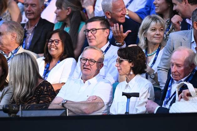 TENNIS AUSTRALIAN OPEN, Australian Prime Minister Anthony Albanese (centre) watches Daniil Medvedev of Russia in action during the Men?s Singles final against Jannik Sinner of Italy on Rod Laver Arena on Day 15 of the 2024 Australian Open at Melbourne Park in Melbourne, Sunday, January 28, 2024. ( NO ARCHIVING, EDITORIAL USE ONLY, NO USE IN BOOKS WITHOUT CONSENT MELBOURNE VICTORIA AUSTRALIA  Copyright: xJOELxCARRETTx 20240128001894703639