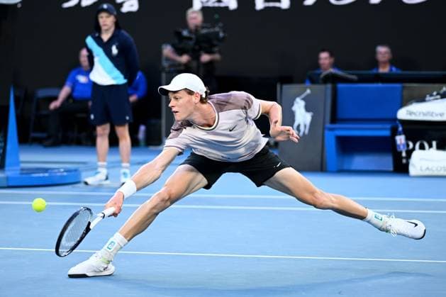 TENNIS AUSTRALIAN OPEN, Jannik Sinner of Italy in action during the Men?s Singles final against Daniil Medvedev of Russia on Rod Laver Arena on Day 15 of the 2024 Australian Open at Melbourne Park in Melbourne, Sunday, January 28, 2024. ( NO ARCHIVING, EDITORIAL USE ONLY, NO USE IN BOOKS WITHOUT CONSENT MELBOURNE VICTORIA AUSTRALIA  Copyright: xJOELxCARRETTx 20240128001894707428
