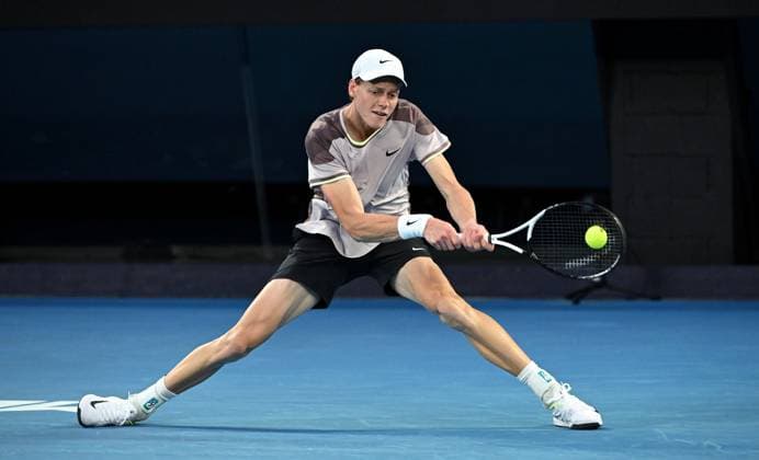 TENNIS AUSTRALIAN OPEN, Jannik Sinner of Italy in action during the Men?s Singles final against Daniil Medvedev of Russia on Rod Laver Arena on Day 15 of the 2024 Australian Open at Melbourne Park in Melbourne, Sunday, January 28, 2024. ( NO ARCHIVING, EDITORIAL USE ONLY, NO USE IN BOOKS WITHOUT CONSENT MELBOURNE VICTORIA AUSTRALIA  Copyright: xJAMESxROSSx 20240128001894714868