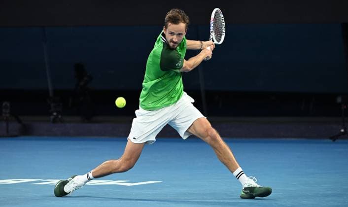 Sport Themen der Woche KW04 Sport Bilder des Tages TENNIS AUSTRALIAN OPEN, Daniil Medvedev of Russia in action during the Men?s Singles final against Jannik Sinner of Italy on Rod Laver Arena on Day 15 of the 2024 Australian Open at Melbourne Park in Melbourne, Sunday, January 28, 2024. ( NO ARCHIVING, EDITORIAL USE ONLY, NO USE IN BOOKS WITHOUT CONSENT MELBOURNE VICTORIA AUSTRALIA  Copyright: xJAMESxROSSx 20240128001894715708