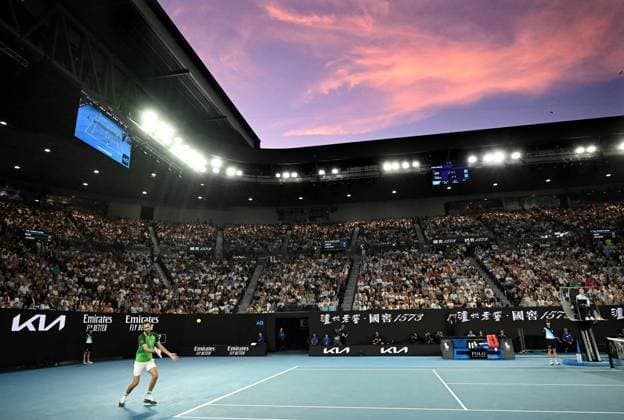 Sport Bilder des Tages TENNIS AUSTRALIAN OPEN, Daniil Medvedev of Russia in action during the Men?s Singles final against Jannik Sinner of Italy on Rod Laver Arena on Day 15 of the 2024 Australian Open at Melbourne Park in Melbourne, Sunday, January 28, 2024. ( NO ARCHIVING, EDITORIAL USE ONLY, NO USE IN BOOKS WITHOUT CONSENT MELBOURNE VICTORIA AUSTRALIA  Copyright: xJAMESxROSSx 20240128001894722042
