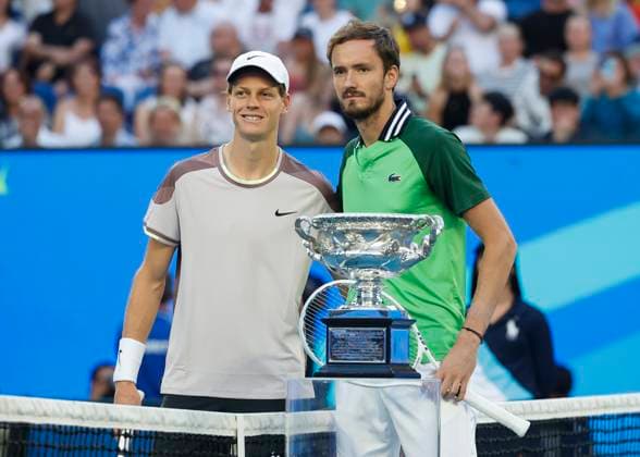Jannik Sinner ITA and Daniil Medvedev pose at the net for a photo, final, final match, Australian Open 2024, Melbourne Park, Melbourne, Victoria, Australia Copyright: xJuergenxHasenkopfx