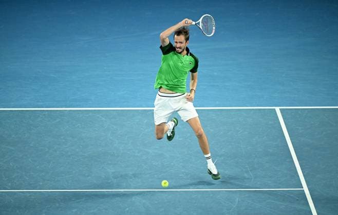 TENNIS AUSTRALIAN OPEN, Daniil Medvedev of Russia in action during the Men?s Singles final against Jannik Sinner of Italy on Rod Laver Arena on Day 15 of the 2024 Australian Open at Melbourne Park in Melbourne, Sunday, January 28, 2024. ( NO ARCHIVING, EDITORIAL USE ONLY, NO USE IN BOOKS WITHOUT CONSENT MELBOURNE VICTORIA AUSTRALIA  Copyright: xJAMESxROSSx 20240128001894732584