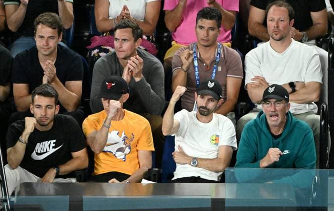 TENNIS AUSTRALIAN OPEN, Darrin Cahill, coach of Jannik Sinner of Italy (right) reacts from the players box during the Men?s Singles final between Daniil Medvedev of Russia and Jannik Sinner of Italy on Rod Laver Arena on Day 15 of the 2024 Australian Open at Melbourne Park in Melbourne, Sunday, January 28, 2024. ( NO ARCHIVING, EDITORIAL USE ONLY, NO USE IN BOOKS WITHOUT CONSENT MELBOURNE VICTORIA AUSTRALIA  Copyright: xJAMESxROSSx 20240128001894739765