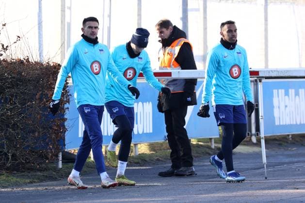 DEU, DFL, 2 FBL Hertha BSC, Training, 28 01 2024, Sportforum, Berlin, DEU, DFL, 2 FBL Hertha BSC, Training, in the picture Smail Prevljak Hertha BSC Berlin 9 , Palko Dardai Hertha BSC Berlin 27 , Bilal Hussein Hertha BSC Berlin 8 DFL regulations prohibit any use of Photographs as image sequences and or quasi video Foto Juergen Engler nordphoto GmbH nordphotoxGmbHx xEngler nph00076