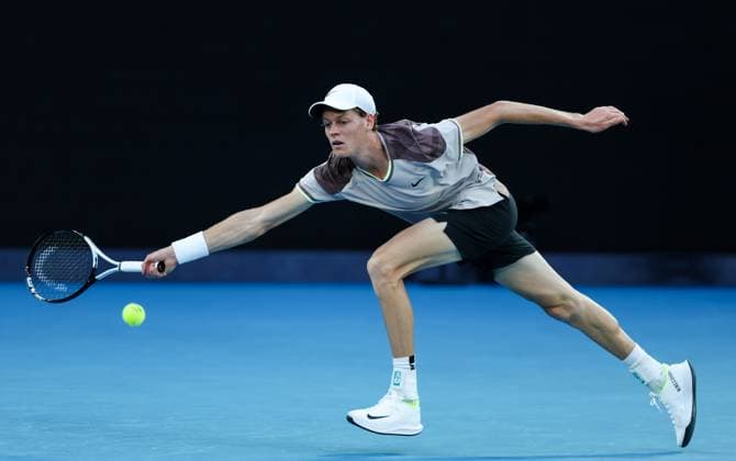 (240128) -- MELBOURNE, Jan. 28, 2024 -- Jannik Sinner hits a return during the men s singles final between Jannik Sinner of Italy and Daniil Medvedev of Russia at Australian Open tennis tournament in Melbourne, Australia, Jan. 28, 2024. ) (SP)AUSTRALIA-MELBOURNE-TENNIS-AUSTRALIAN OPEN-FINAL MaxPing 