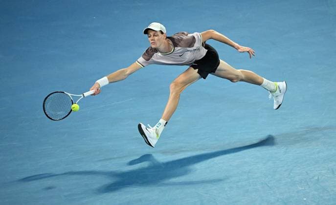 TENNIS AUSTRALIAN OPEN, Jannik Sinner of Italy in action during the Men?s Singles final against Daniil Medvedev of Russia on Rod Laver Arena on Day 15 of the 2024 Australian Open at Melbourne Park in Melbourne, Sunday, January 28, 2024. ( NO ARCHIVING, EDITORIAL USE ONLY, NO USE IN BOOKS WITHOUT CONSENT MELBOURNE VICTORIA AUSTRALIA  Copyright: xJAMESxROSSx 20240128001894743213
