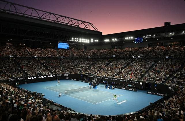TENNIS AUSTRALIAN OPEN, General view of play during the Men?s Singles final between Daniil Medvedev of Russia and Jannik Sinner of Italy on Rod Laver Arena on Day 15 of the 2024 Australian Open at Melbourne Park in Melbourne, Sunday, January 28, 2024. ( NO ARCHIVING, EDITORIAL USE ONLY, NO USE IN BOOKS WITHOUT CONSENT MELBOURNE VICTORIA AUSTRALIA  Copyright: xJAMESxROSSx 20240128001894752100