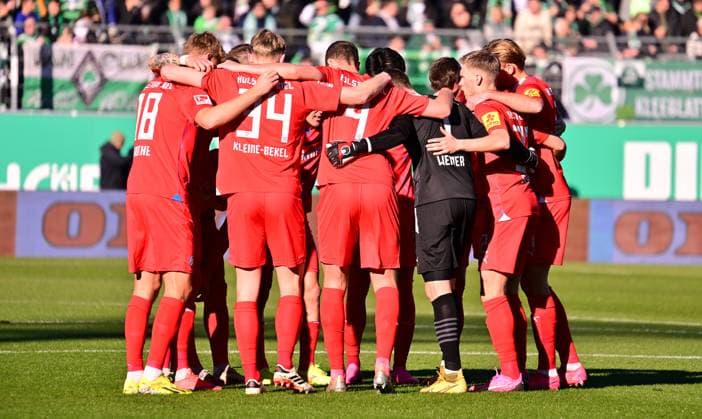28 01 2024 Soccer Season 2023 2024 2 Soccer Bundesliga 19 Matchday SpVgg Greuther Fürth Kleeblatt KSV Holstein Kiel Störche Sportfoto Zink xwoxzix DFL regulations prohibit any use of photographs as image sequences and or quasi video only for editorial use Teamkreis Mannschaft Team Kiel